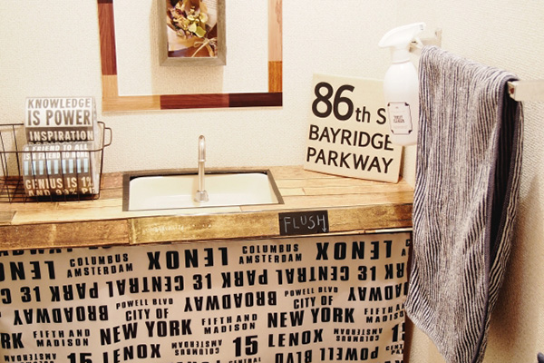 除了種類豐富的玩具之外，百元店也有適合成年人的時尚雜貨。在這些商店里，總有一些東西能引起您的興趣。