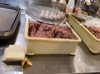 招在日人員外食男生